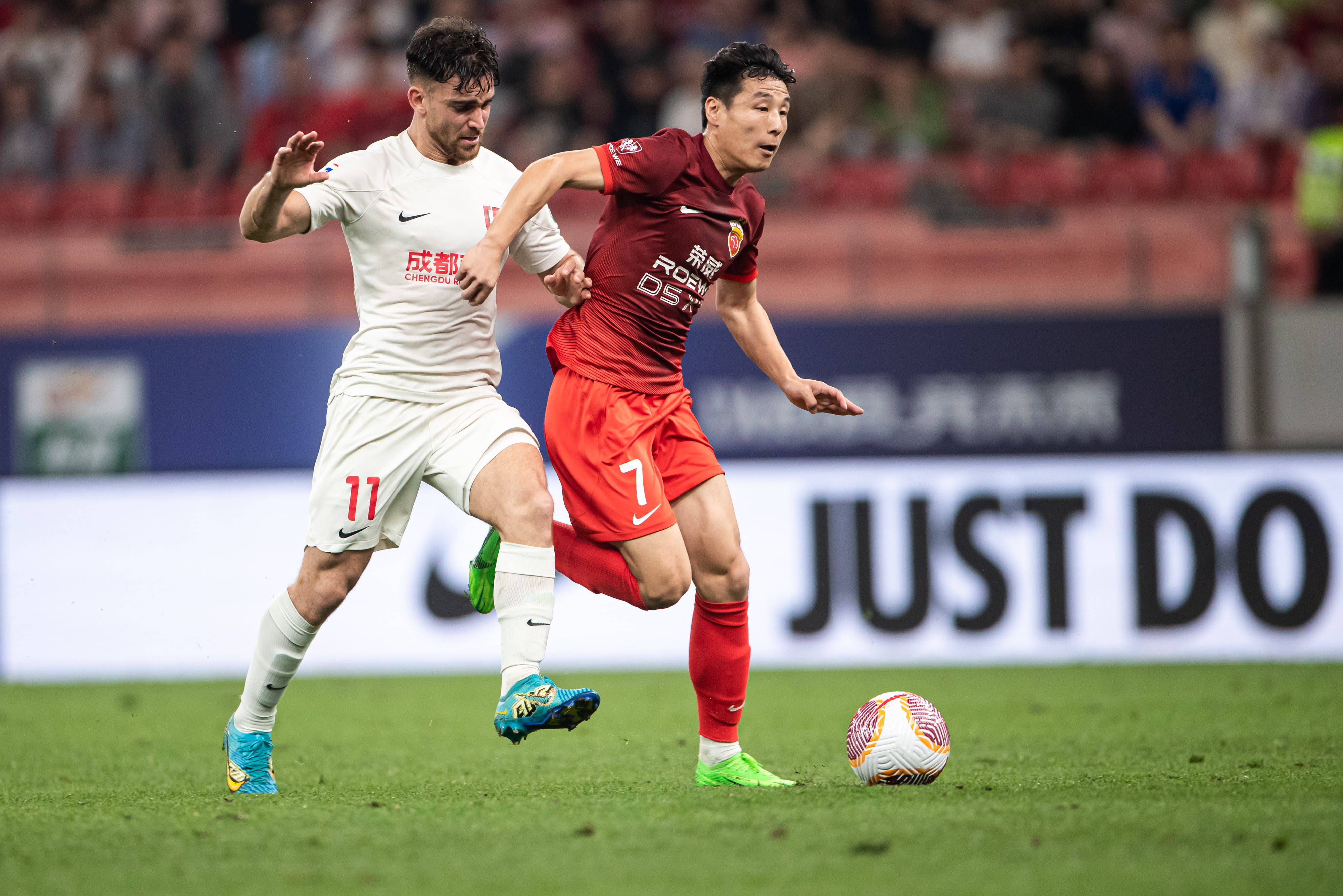 od体育地址-凭借一波上海海港，中超成功绝杀，现场观众齐声高喊