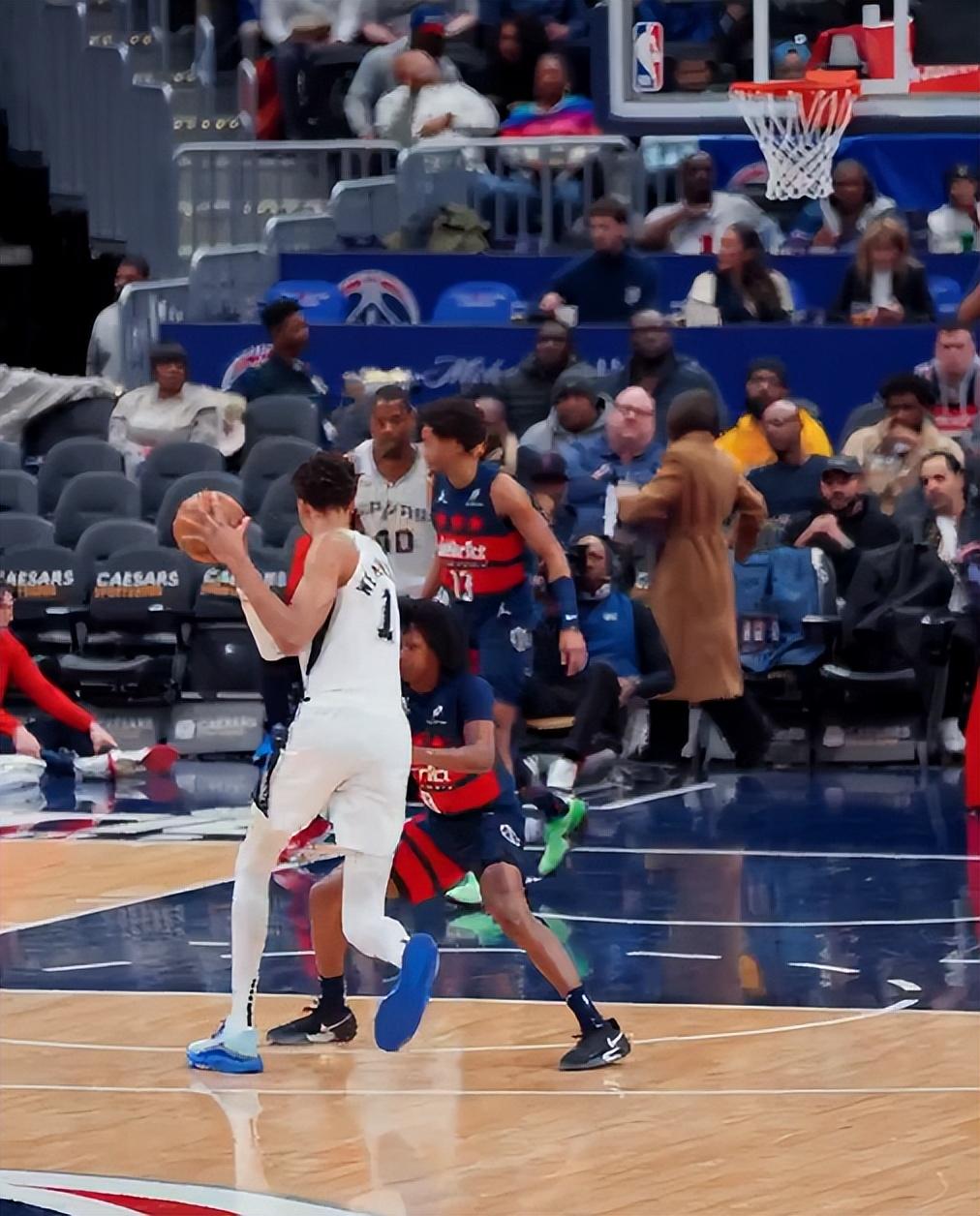 od体育网址-马刺教练组调整战术备战下场比赛