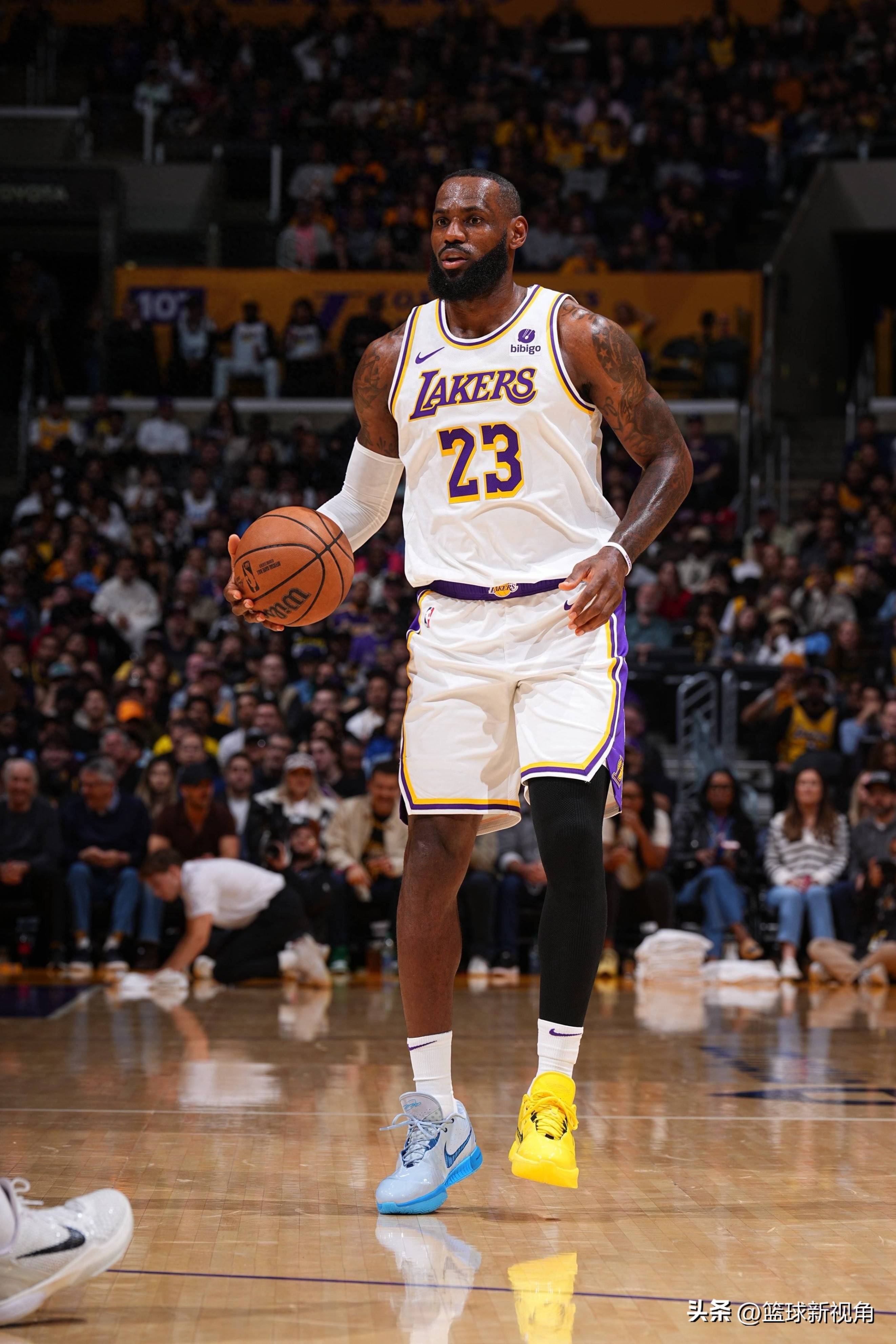 od体育网站-篮球巨星因表现出众收获球迷喜爱